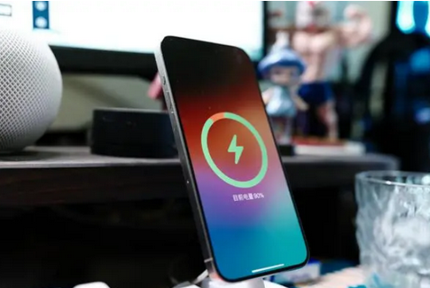 南漳苹果15换屏服务分享用什么充电器给iPhone15充电更好 